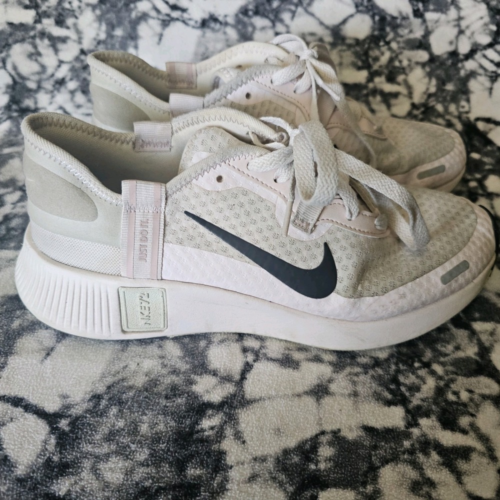 Nike Reposto Sneakers White/Pink Womens Size 9 Running Shoes CZ5630-602 - Picture 2 of 11